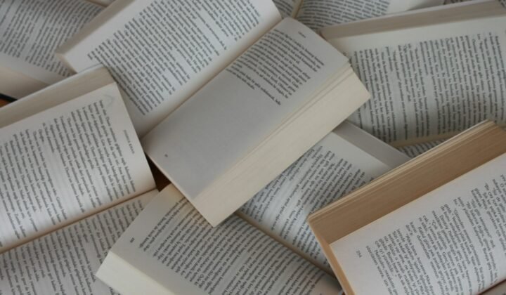 Poetisa canadiana Anne Carson ganha o Prémio Nobel da Literatura