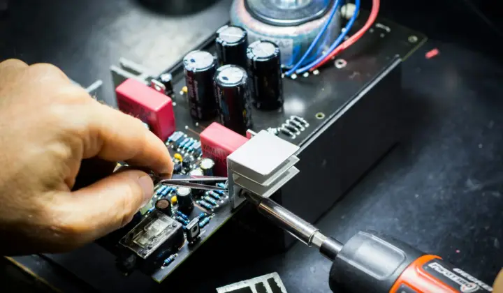 Mercado do Bolhão volta a receber Repair Café para reparar aparelhos com ajuda de voluntários
