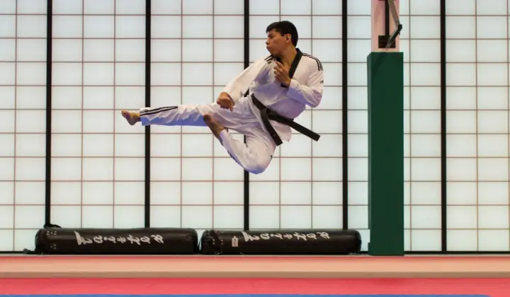 Equipa de karaté da Universidade de Daca conquista três medalhas de ouro no campeonato nacional júnior