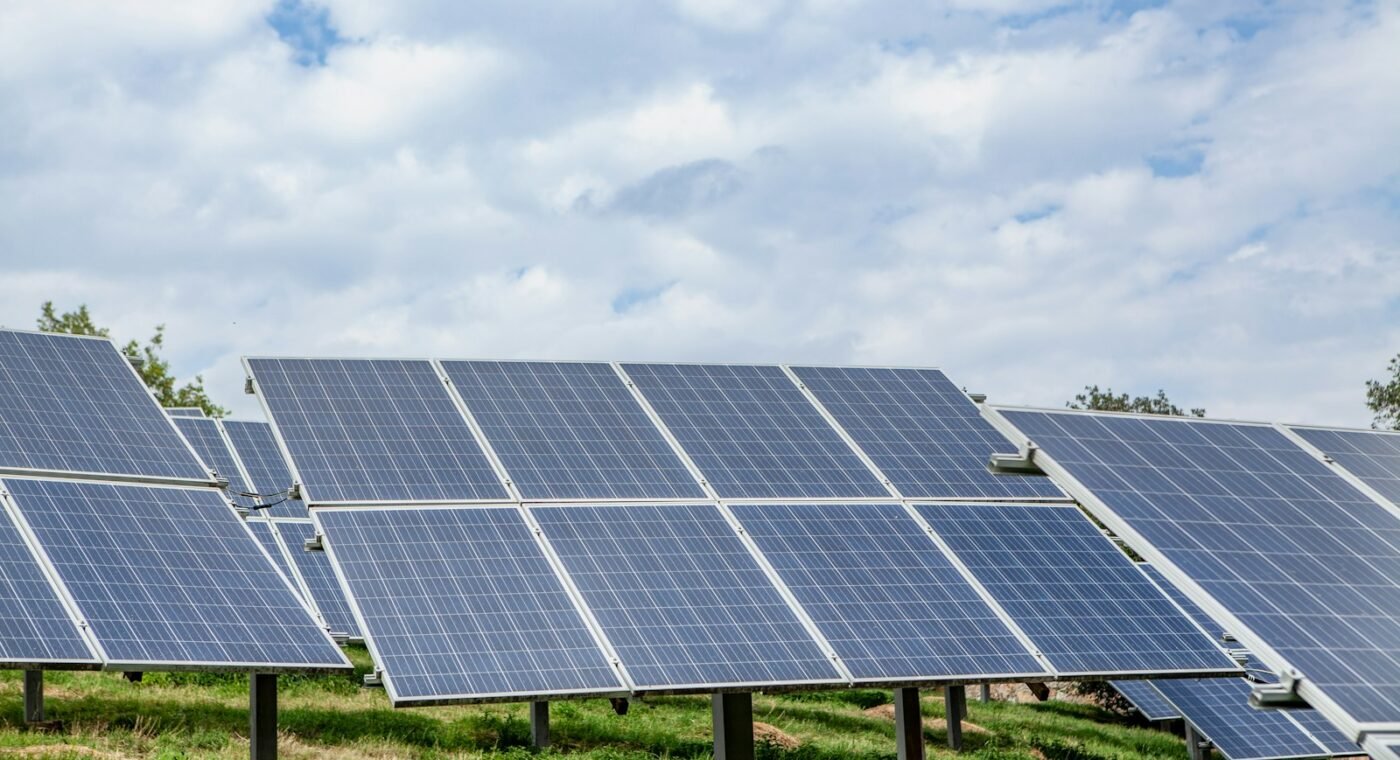 Célula solar suíça ultrapassa 30% de eficiência com materiais mais acessíveis — fotografia Unsplash