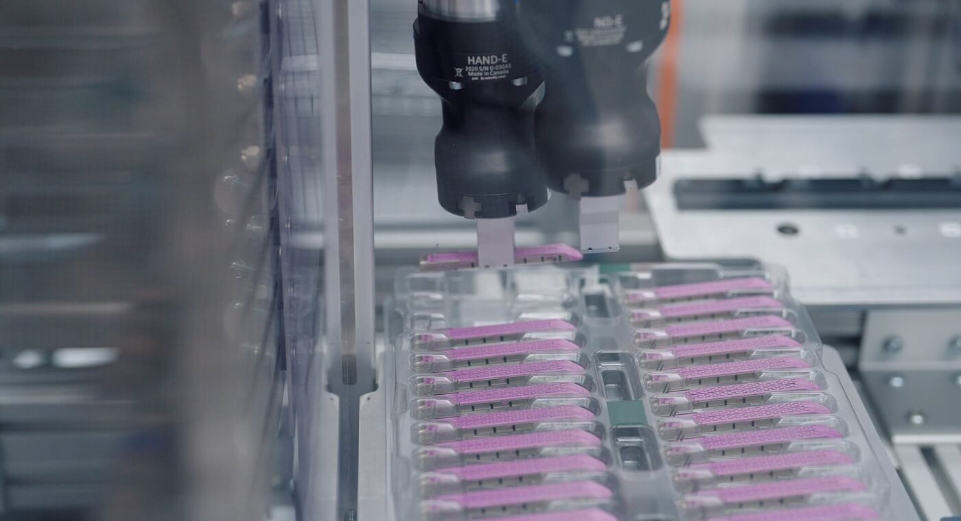 Braço robótico utilizado numa unidade de produção inteligente