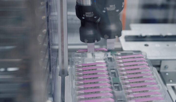 Braço robótico utilizado numa unidade de produção inteligente