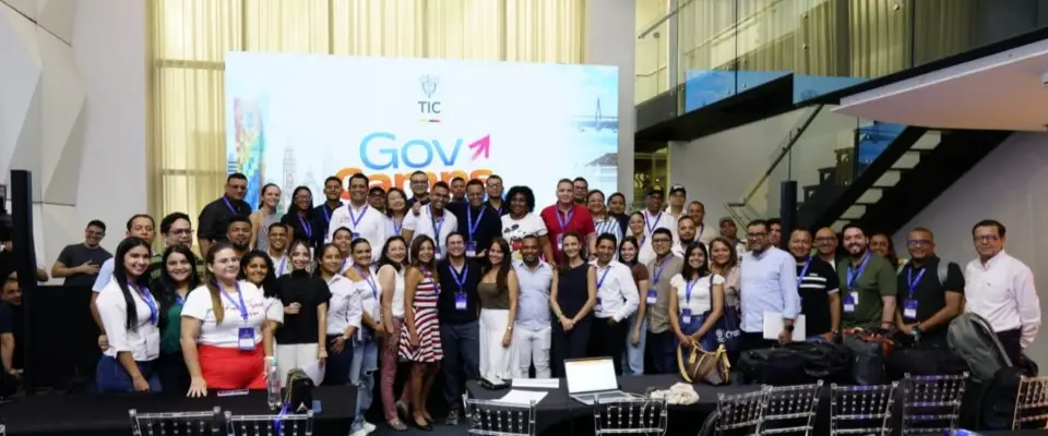 Participantes do GovCamp Barranquilla num encontro oficial do Ministério TIC