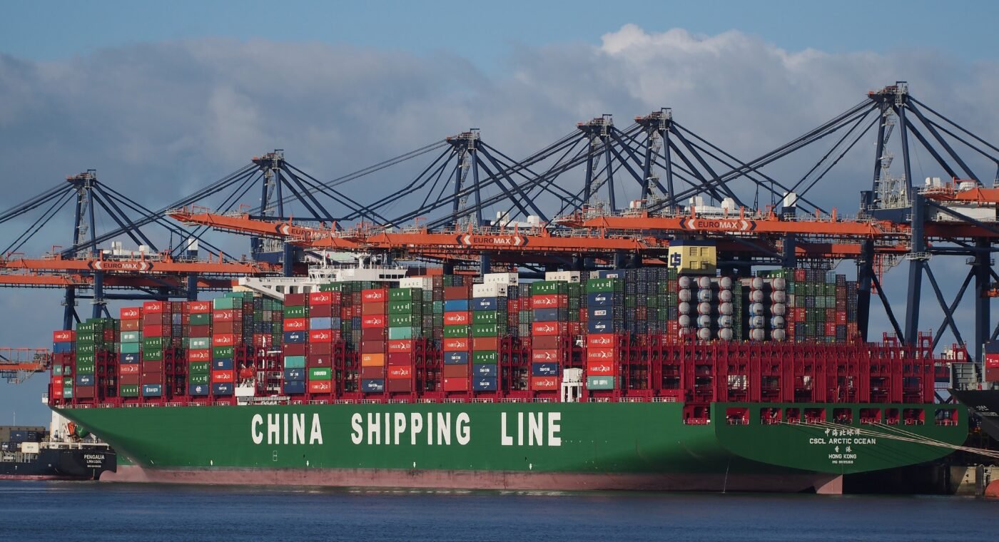 Navio de contentores usado para ilustrar a nova rota marítima da Coreia do Sul pelo Ártico