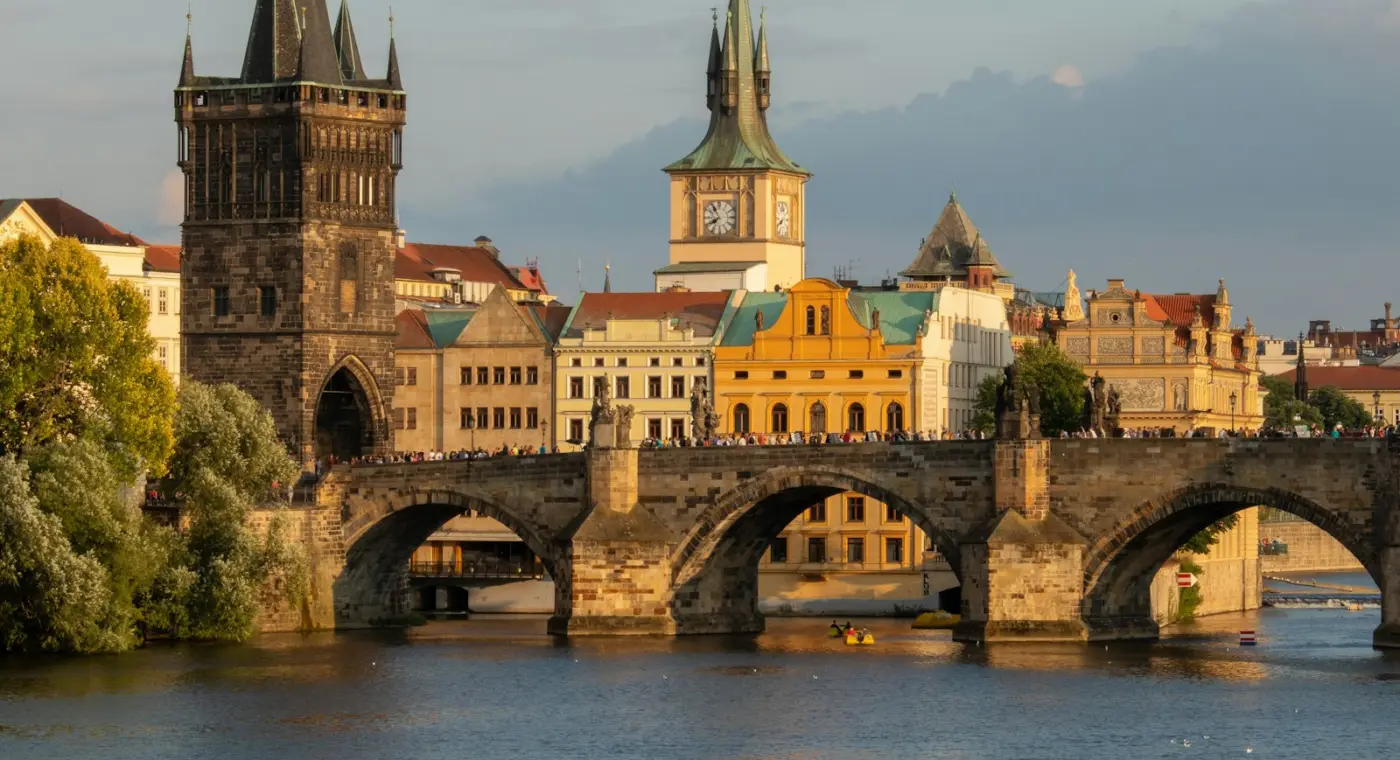 Praga e Passau reforçam mestrado conjunto em Informática com dois diplomas
