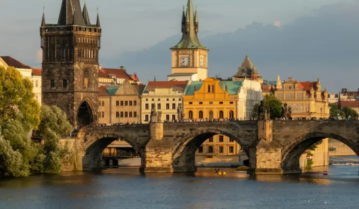 Praga e Passau reforçam mestrado conjunto em Informática com dois diplomas