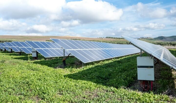 Itália deverá reduzir emissões de gases com efeito de estufa em 1,5% em 2026, com a economia a crescer