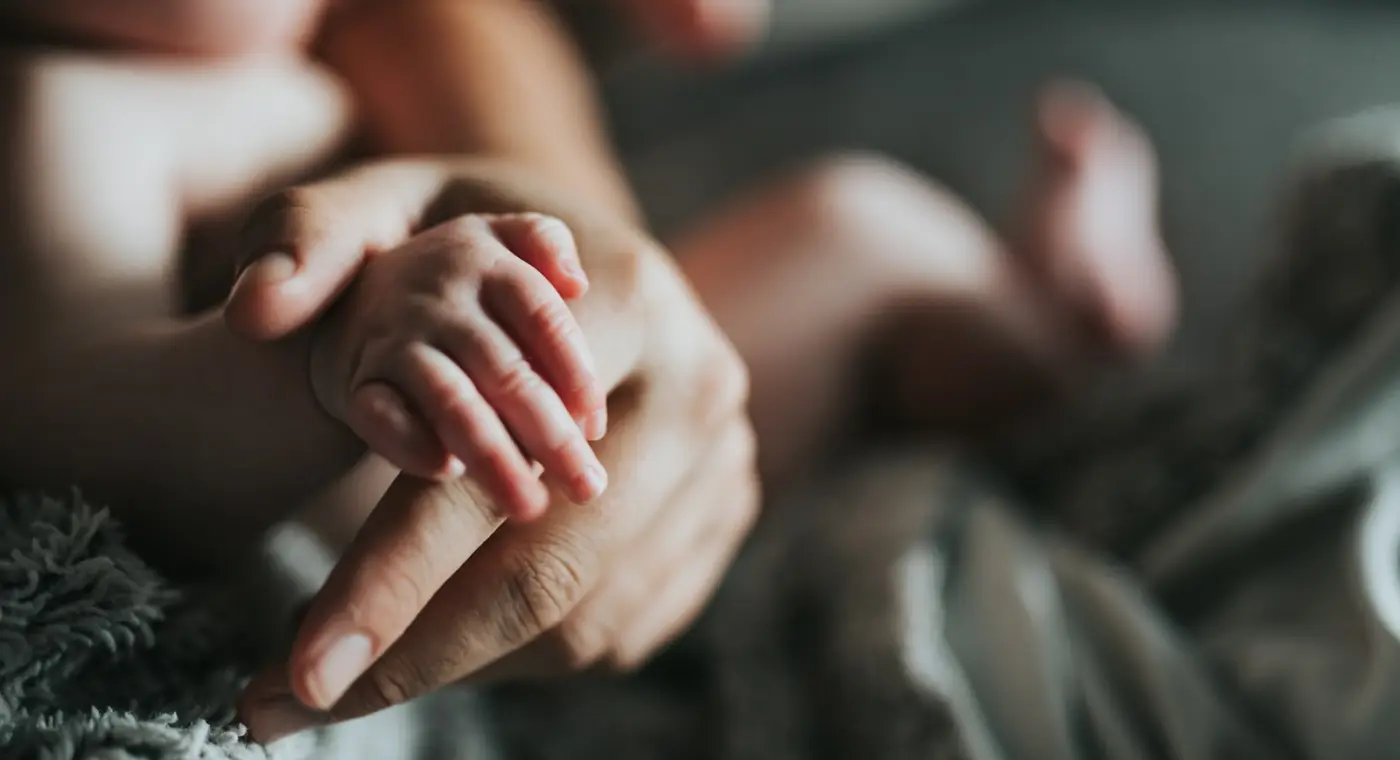 Famílias na Escócia podem receber mais de 2600 libras de apoio na gravidez e no primeiro ano do bebé