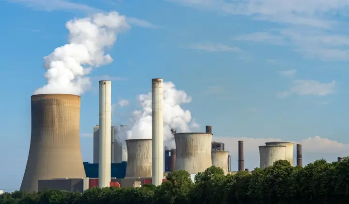 Trois projets singapouriens pour capter le CO2 et produire de l'hydrogène passent à l'échelle industrielle