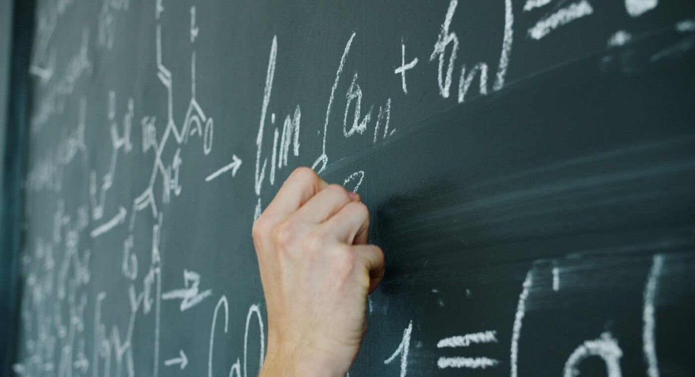 Un projet de l’Unicamp recrute des étudiants sourds pour créer une plateforme gratuite de maths en langue des signes