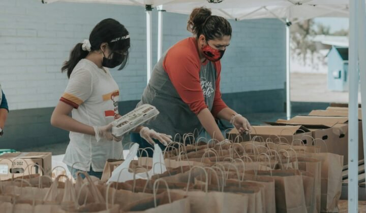 Projeto solidário reforça alimentação de idosos e pessoas com deficiência no Porto Novo