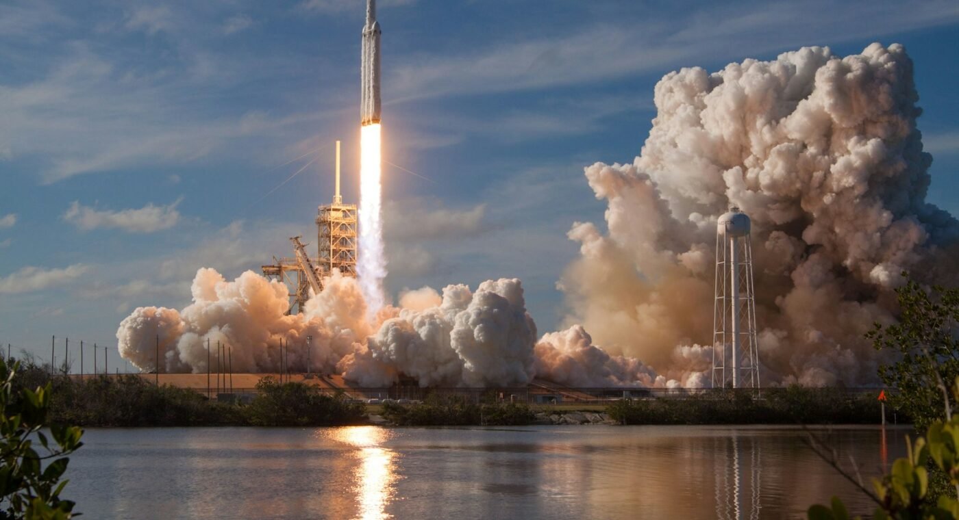 Foguetão Vega-C coloca em órbita dois satélites europeus para vigiar o planeta