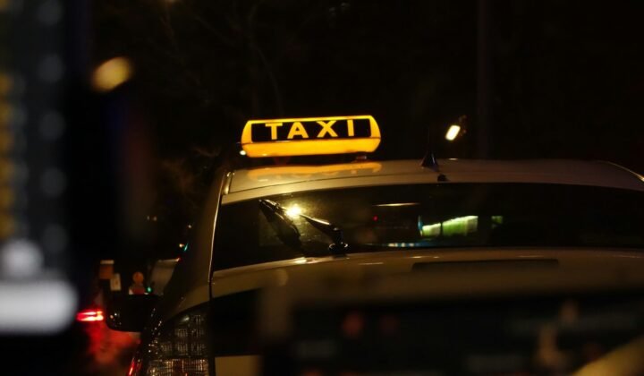 Chengdu driver pledges free rides home for blind passenger