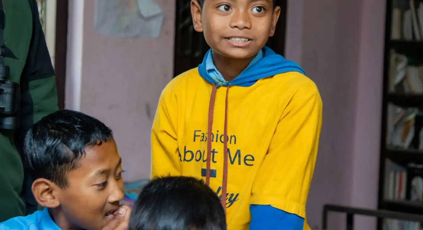 Alunos numa sala de aula no Nepal