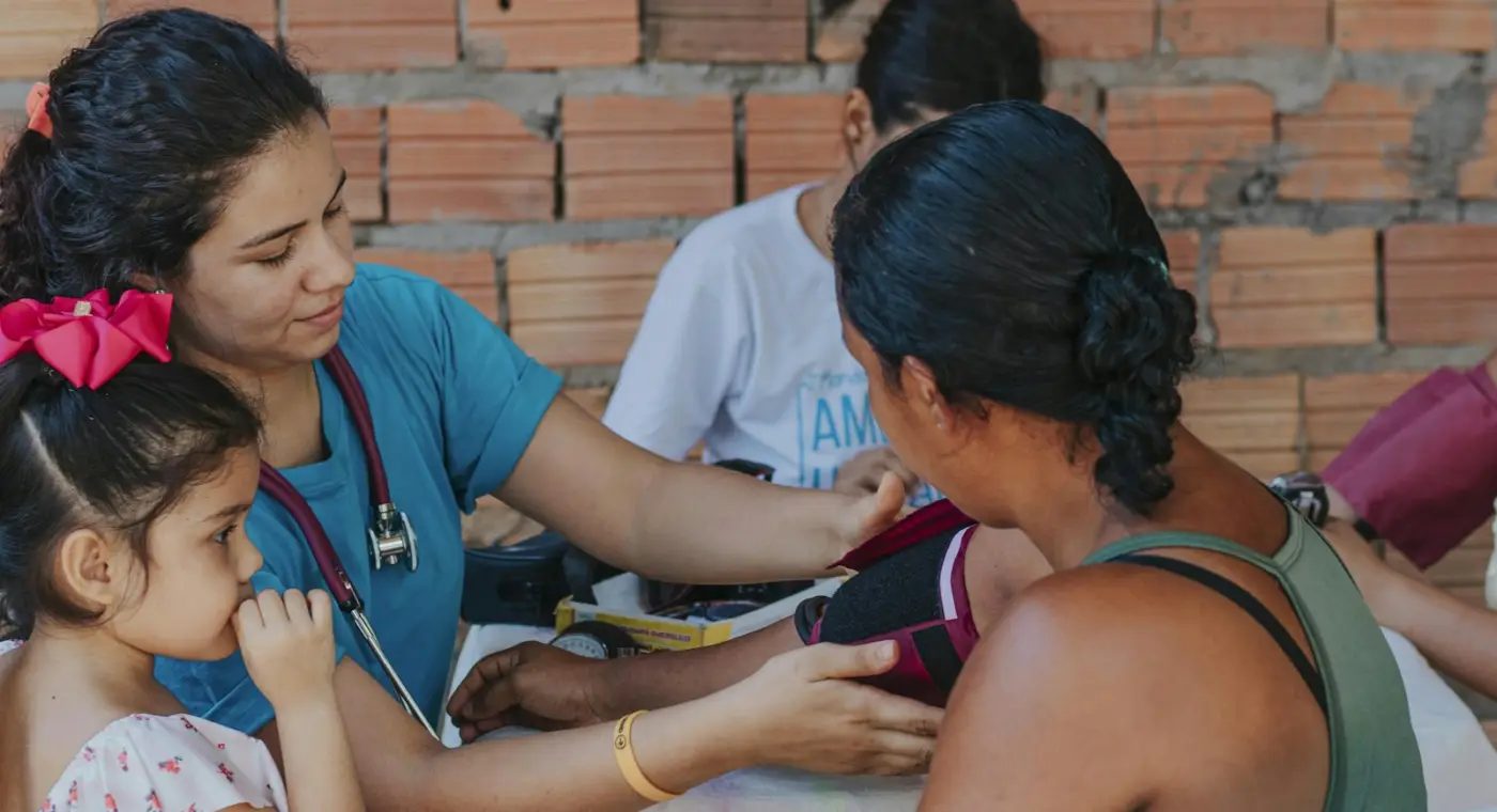 Pessoas numa consulta de saúde