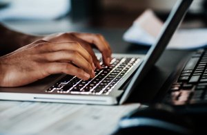 Computador utilizado no processamento de decisões no Reino Unido