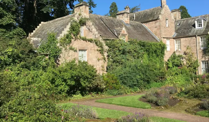 Portrait by Pre-Raphaelite John Everett Millais goes on display in a Scottish Georgian mansion