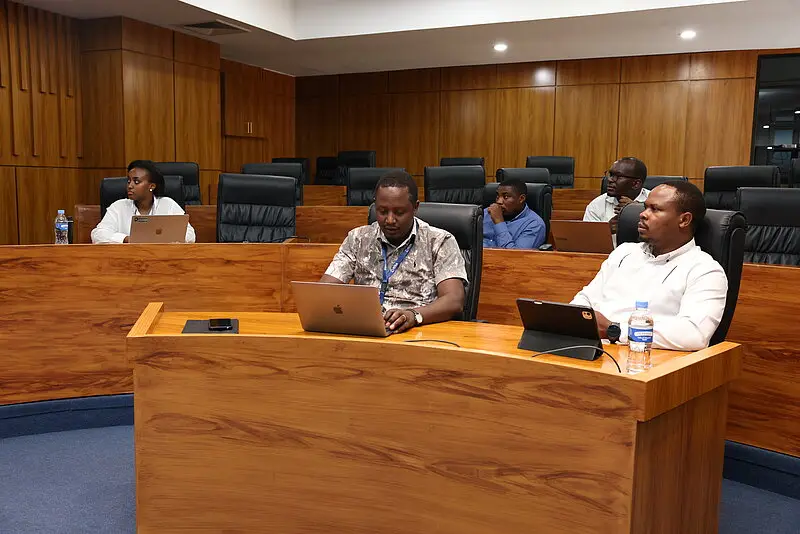 Sessão oficial da RISA sobre assinaturas e selos digitais no Ruanda
