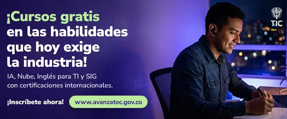 Homem colombiano num curso AvanzaTEC