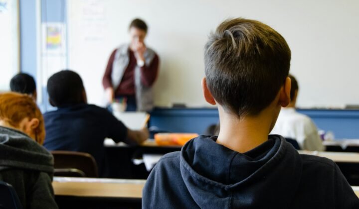 Trabalho infantil no Brasil cai 9,2% e as piores formas atingem o mínimo da série do IBGE