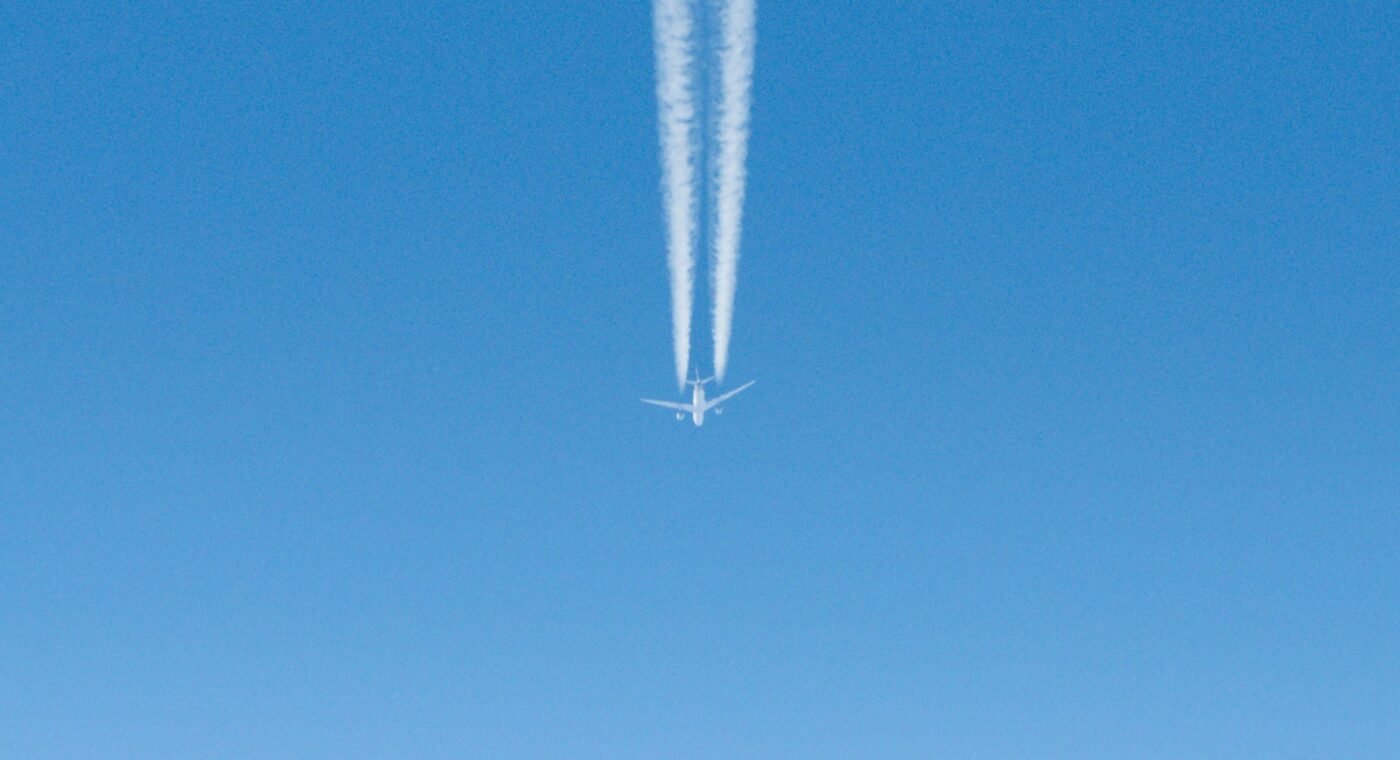 UK tests AI to reduce the climate impact of aircraft contrails