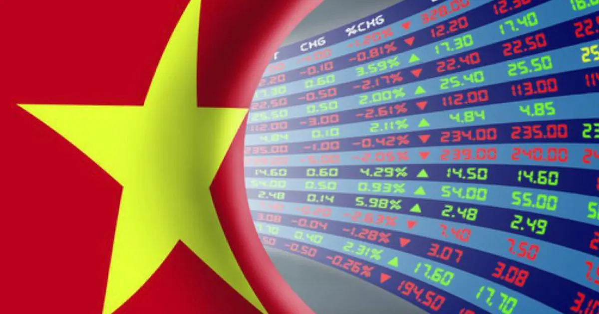 Bandeira do Vietname junto a um painel financeiro, imagem oficial sobre a subida da classificação para BBB- pela R&I